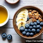 Home 22 뇌 건강을 위한 슈퍼푸드 조합 - A vibrant, close-up overhead shot of a healthy breakfast bowl featuring oatmeal topped with fresh bl...